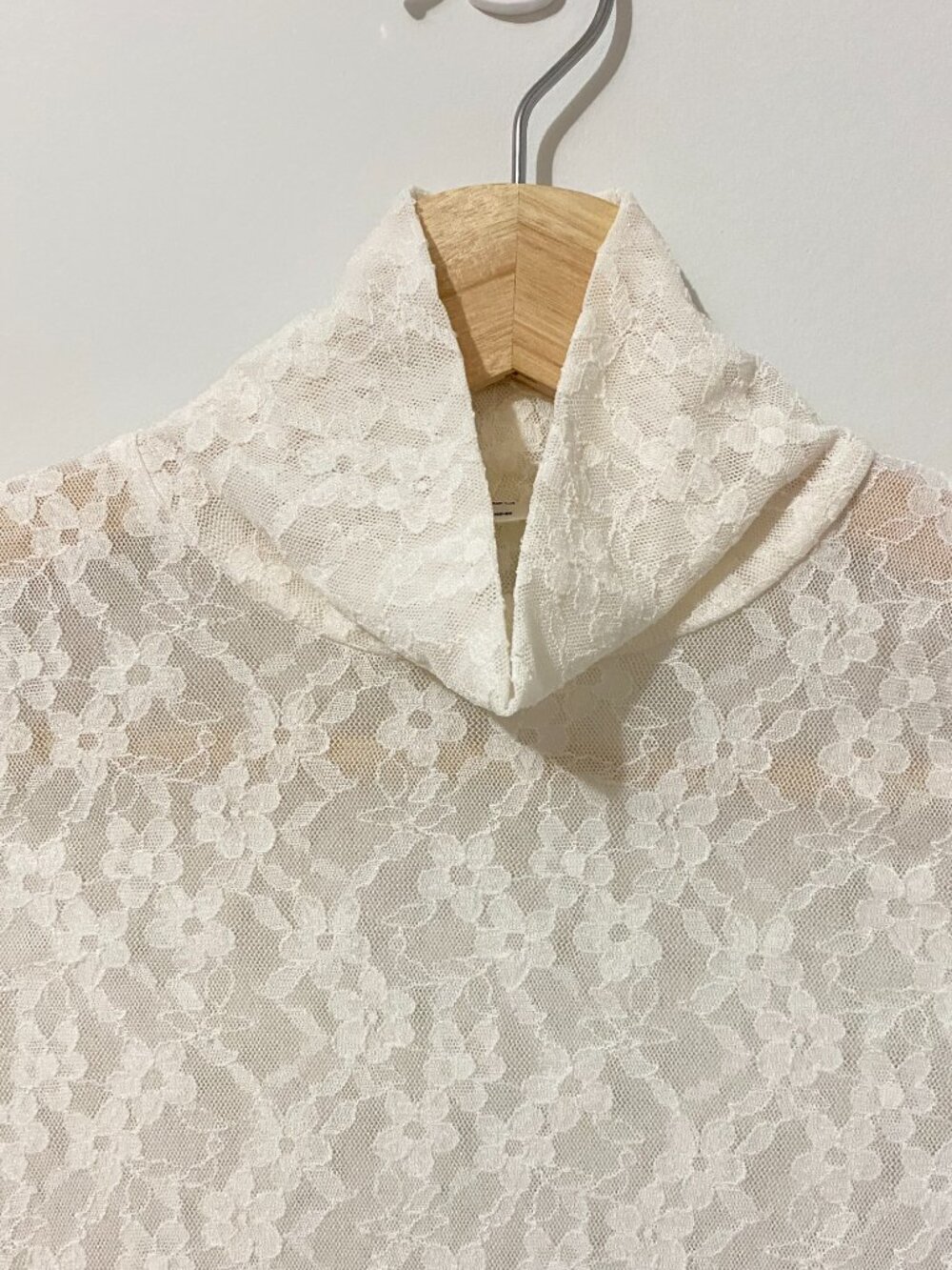 Wilfred Aritzia Fitted Sheer White Lace Long-sleeve Turtleneck Top Stretch - Picture 3 of 11